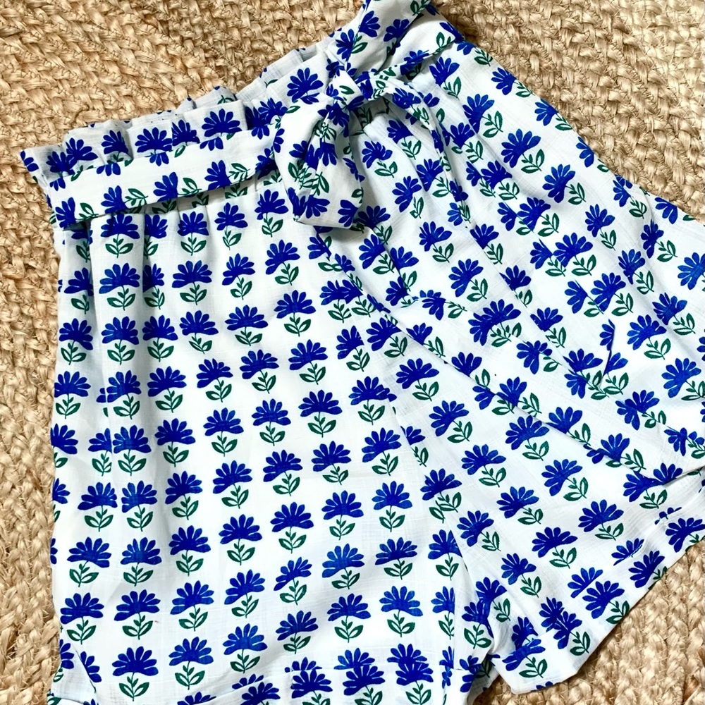 Flower Patterned Shorts, Size M